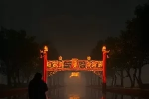 末班车终点横版封面，深夜空旷站台尽头的车灯