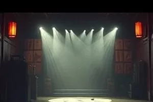 青瓦巷奇谭横版封面，雨夜青瓦屋檐滴落的水线